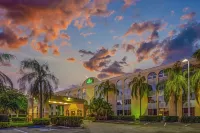 La Quinta Inn & Suites by Wyndham Miami Lakes