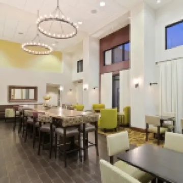 瓦拉瓦歡朋套房酒店