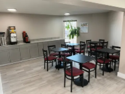 Days Inn by Wyndham Cincinnati East