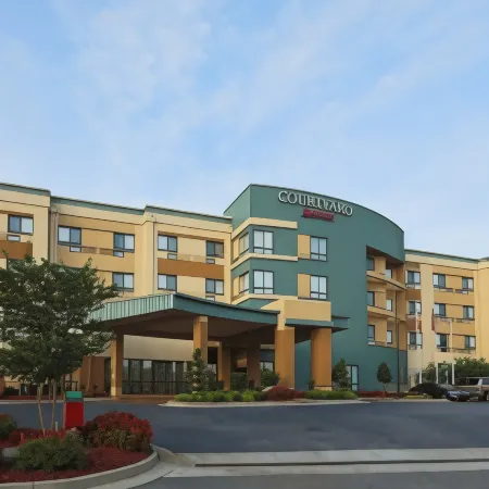 Courtyard Warner Robins Отели рядом с достопримечательностью «Парк Уэллстон»