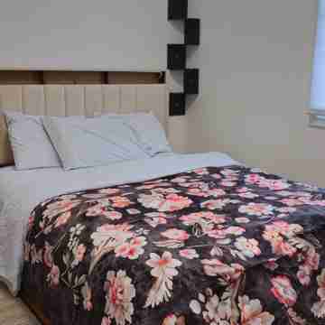 Luxurious 3 bedroom Condo in Jersey City. 10 mins Walk to JSQ Path station Rooms