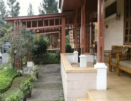 Villa Kota Bunga Anyelir Отели в г. Sukaresmi