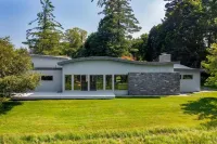 Contemporary Berkshire Home with Views of Taconic Golf Course Hotels in Williamstown