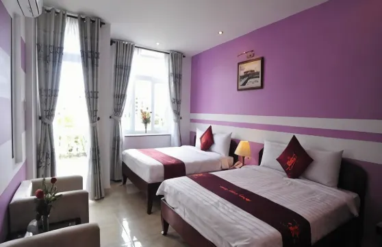 洪天紅寶石酒店