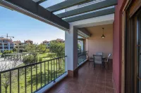 Golfside Apartment With Large Terrace - stanze in case private