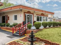 Econo Lodge Fort Jackson Hotel berhampiran Kubu Jackson