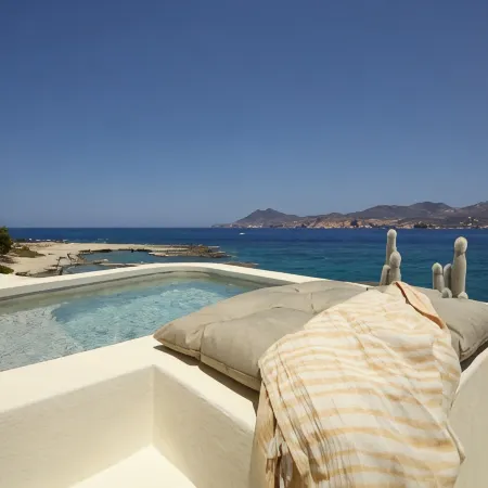 White Pebble Suites