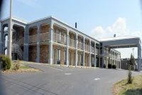 Econo Lodge - Pools