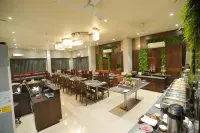 Alaukik Hotel - breakfast