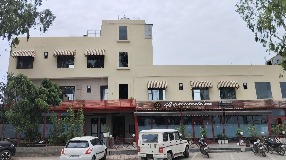 Crystael Hotel