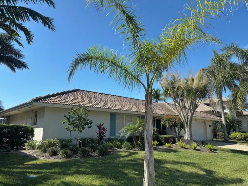 Waterfront Vacation home, Private Pool, Lanai, Dock, Walk to Beach - Beach