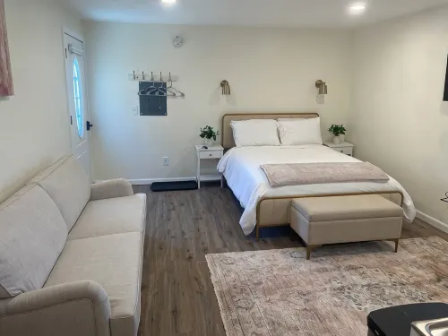 Chic studio hideaway in Riverdale with AC, Wifi