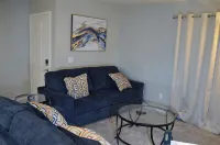 2-bedroom apartment in charming Daleville with WiFi, AC. Enjoy your stay - 무료 와이파이