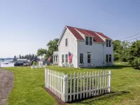 Dew Drop 2 Village Cottage, Steps to Harbor, Lawn & Boathouse Hotels in Saint George