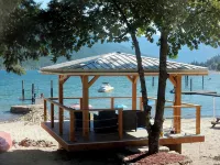 Beautiful Beach front cottage near Nelson, BC - Hytter