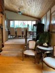 Seneca Riverfront Spa! Hot Tub, Pool + Sauna! Pontoon Boat and Canoe Available! - Homestays