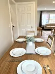 Cozy Modern Farmhouse Prime Lakeview Location - 3-Star