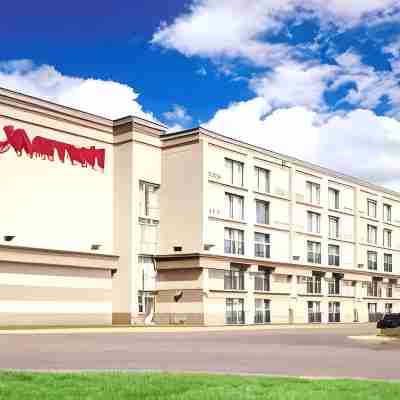 DoubleTree by Hilton Minneapolis Airport Hotel Exterior