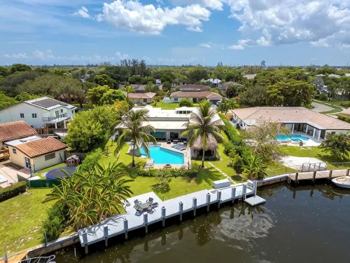 Complete Tropical Staycation,Heated Pool, Pool Table, 5 Bedrooms, 9 Beds, 4 Bath - 民泊