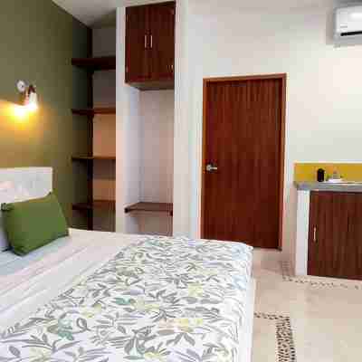 Large Room, Beach 1 Block, Starlink Wi-Fi Rooms