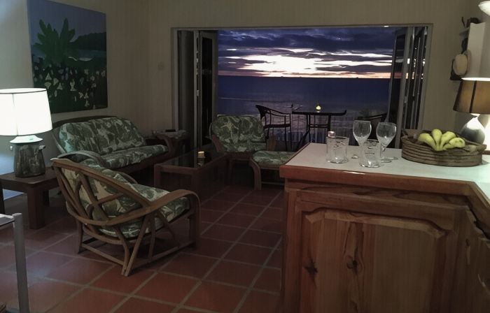 Charming 2 bedroom 2 shower room self catering  apt on a gorgeous quiet beach