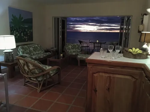 Charming 2 bedroom 2 shower room self catering  apt on a gorgeous quiet beach - Wifi