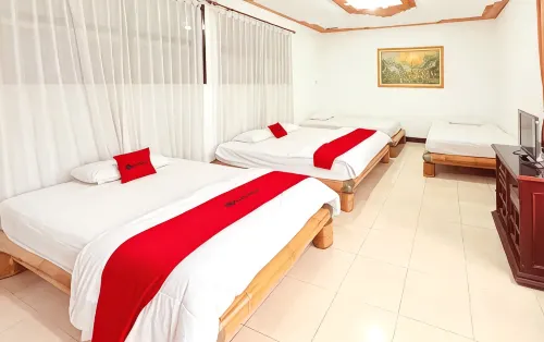RedDoorz Near Jawa Timur Park 1