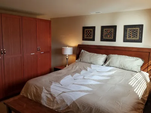 Lake View Condo across from the Public Park and Beach, Downtown Chelan!