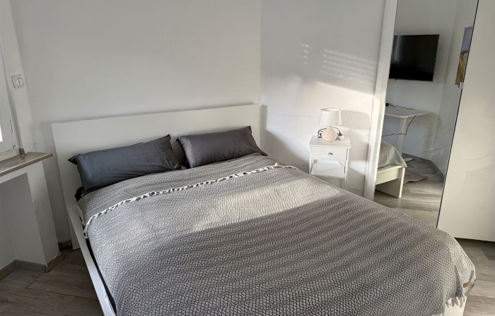 #1 Top room: central & comfortable, shared bathroom