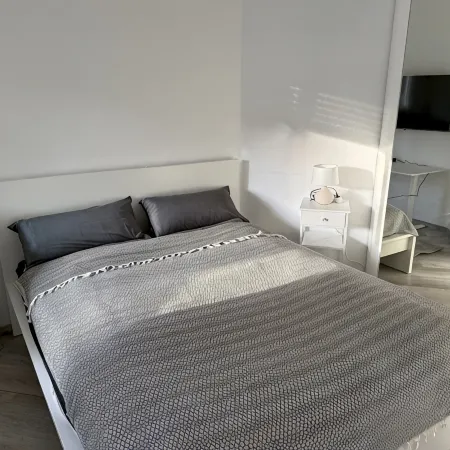 #1 Top room: central & comfortable, shared bathroom