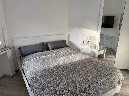 #1 Top room: central & comfortable, shared bathroom