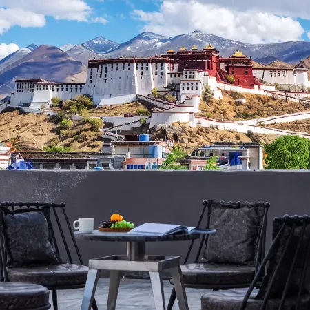 Tiandu Grand Hotel (Jinma Grassland Distribution Center)