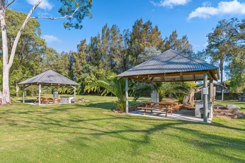 Batemans Bay Marina Resort - parking