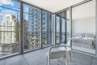 CBD Luxury| 1BR Harbour Views & Premier Facilities