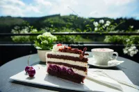 Hotel Traube Tonbach - breakfast
