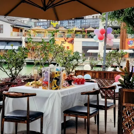 Linhan Yaji Resort Hotel (Jianshui Ancient City East Gate)