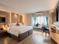 Moose Hotel Nimman Hotels near Infinity Club