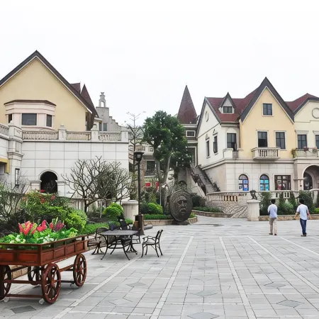 Xinglun International Apartment (Foshan Meidi Wuhu Shop)