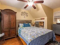 Red Bird Cabin Studio Retreat Hotels in Llano County
