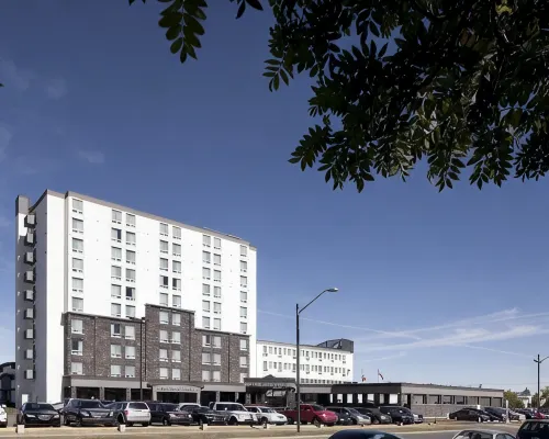 Carriage House Hotel and Conference Centre Отели рядом с достопримечательностью «Железнодорожная станция Heritage C Train»