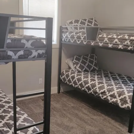 North Shore Oasis - 5 minutes from the lake!