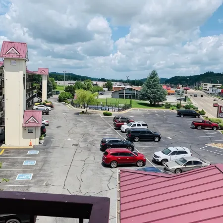 Landmark Inn