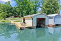 Reflections Cove on Signal Point with Private Boathouse on Lake Guntersville