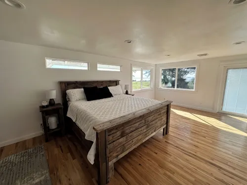 Lakefront Ranch with Hot Tub and WiFi in Crescent City - 4-Star