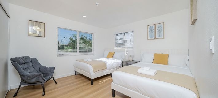 2BD/2BA Apartment near DT Alhambra Hotels in Alhambra
