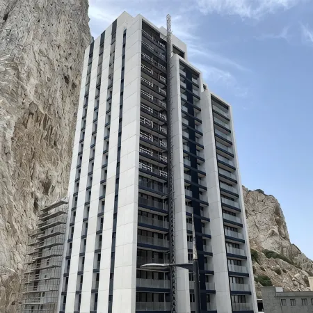 Brand New Studio Near The Beach, Gibraltar Отели в г. Гибралтар