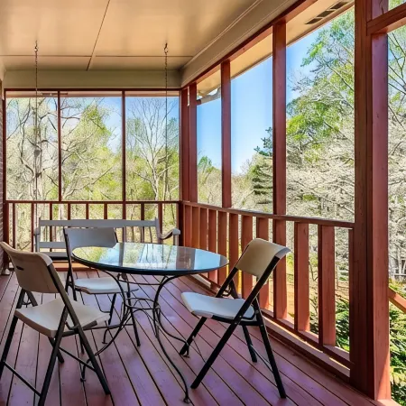 Ball Ground Estates - Luxury Farm Stay 81 Acres of Private Forest