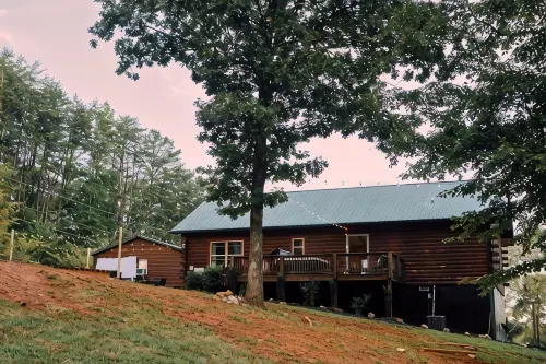 Hideout Haven- SPA-Firepit-Game Room-Outdoor Cinema-Dog Friendly-Near Wineries!