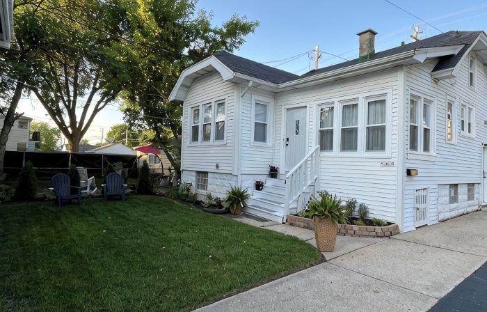 Black sheep cottage!Charming 2-bedroom cottage in peaceful West Allis
