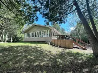 Beautiful, modern, cottage with hot tub and more - 4-Star